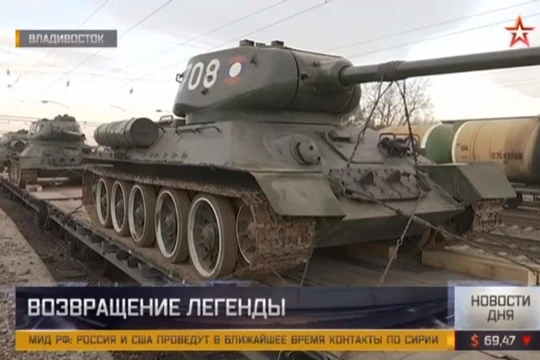 Xe tăng T-34-85 Lào trên ga tàu Vladivostok.