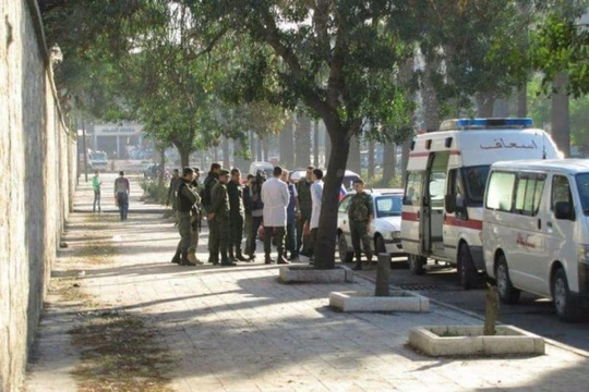 Các đơn vị cứu hộ, binh sĩ quân đội Syria trên hành lang nhân đạo ở Aleppo