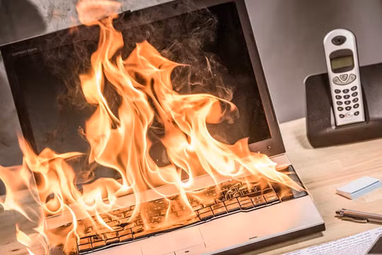 Chỉ với 1 dòng code cực đơn giản, thanh niên này đã hủy diệt cả công ty nơi mình làm việc 