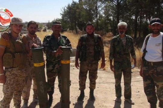 Các binh sĩ Syria thu giữ được 2 đạn tên lửa Mỹ.