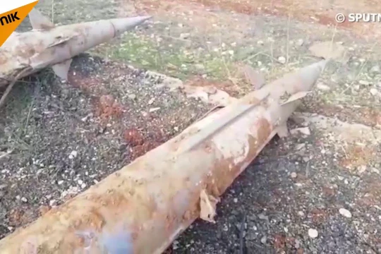 Tên lửa phòng không trong kho vũ khí lực lượng Hồi giáo cực đoan ở Daraa. Ảnh: video Sputnik.