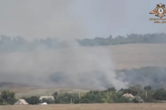 Vụ cháy nổ trên chiến tuyến Ukraina. Ảnh minh họa video Rusvesna