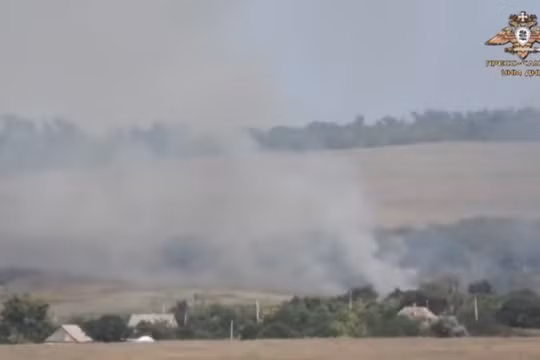 Vụ cháy nổ trên chiến tuyến Ukraina. Ảnh minh họa video Rusvesna