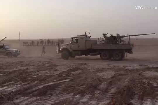 Lực lượng SDF tiến công trên chiến trường Deir Ezzor. Ảnh minh họa video South Front