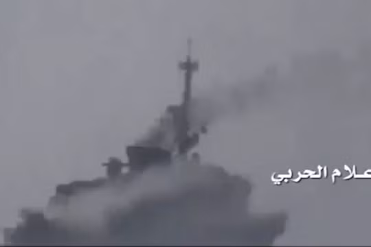 Khu trục hạm của Ả rập Xê út bị trúng tên lửa