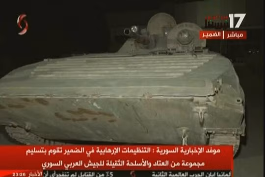 Lực lượng Hồi giáo cực đoan giao nộp vũ khí cho quân đội Syria ở thị trấn Dumayr