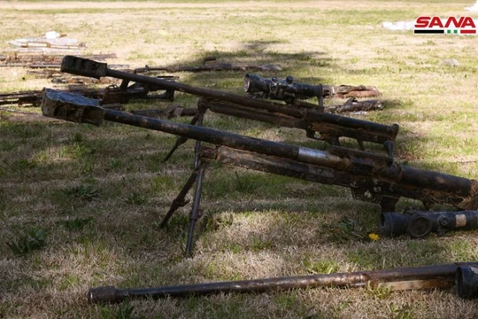 Quân đội Syria thu giữ vũ khí trang bị của lực lượng Hồi giáo cực đoan ở Đông Ghouta, Damascus.