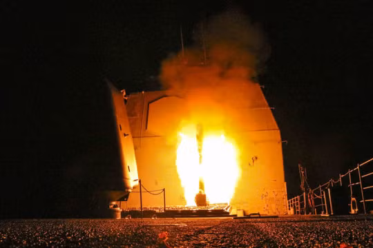 Tàu tuấn dương của Mỹ phóng tên lửa Tomahawk =- ảnh minh họa South Front