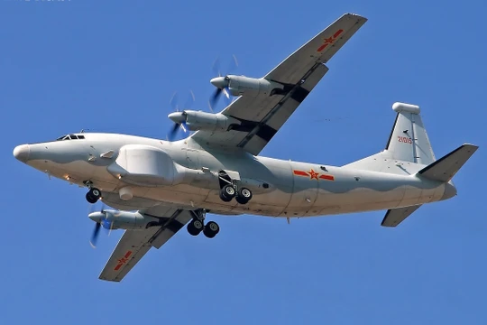 Máy bay chiến tranh tâm lý kiêm tác chiến điện tử Y-8GX7 Trung Quốc