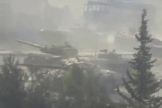 Lực lượng tăng thiết giáp Syria chiến đấu trên chiến trường đô thị Aleppo 