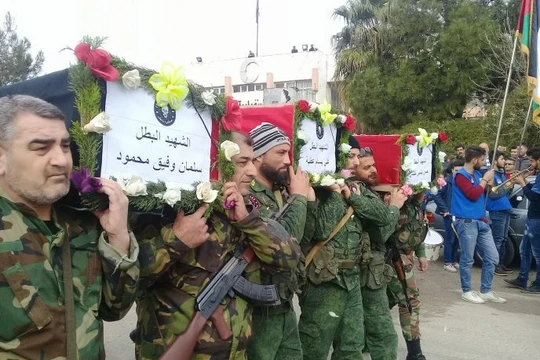 Đám tang những chiến binh thuộc lực lượng Săn IS trên chiến trường Deir Ezzor sau cuộc không kích của Mỹ