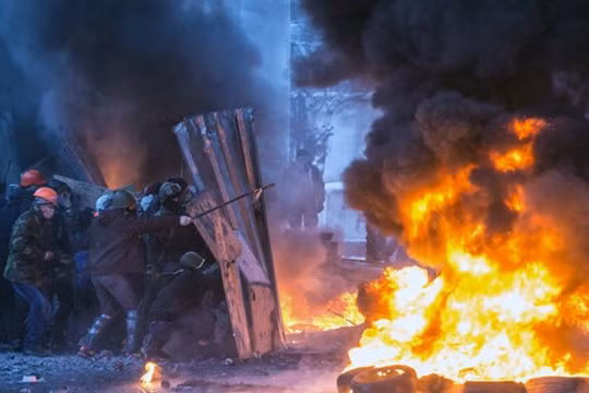 Cuộc biểu tình tại quảng trường Maidan hồi đầu năm 2014 đã nhanh chóng biến thành bạo động. 