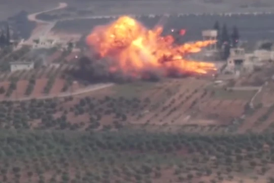 Xe tăng Thổ Nhĩ Kỳ bị phá hủy trên chiến trường Afrin - Aleppo. Ảnh minh họa video YPG Press