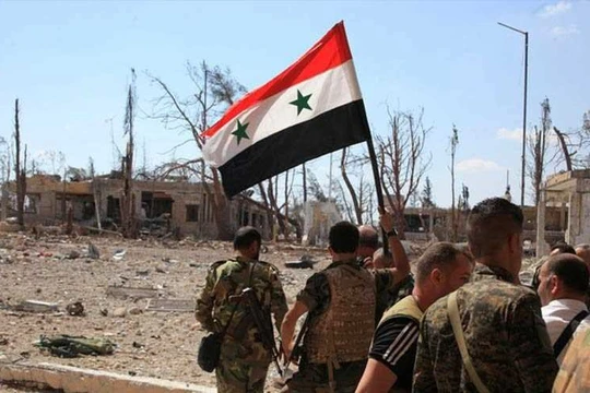 Binh sĩ quân đội Syria trên chiến trường ngoại ô thành phố Aleppo