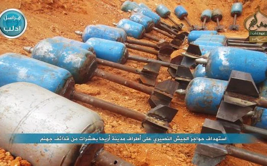 Đạn súng cối tự chế của lực lượng Jabhat Fateh Al-Sham tấn công miền Nam Aleppo