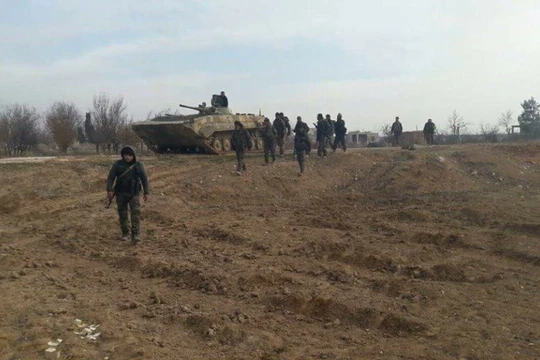 Binh sĩ quân đội Syria tấn công trên vùng sa mạc tỉnh Damascus - ảnh Mardar