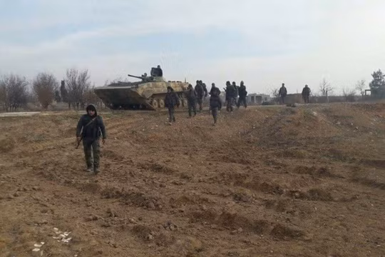 Binh sĩ quân đội Syria tấn công trên vùng sa mạc tỉnh Damascus - ảnh Mardar