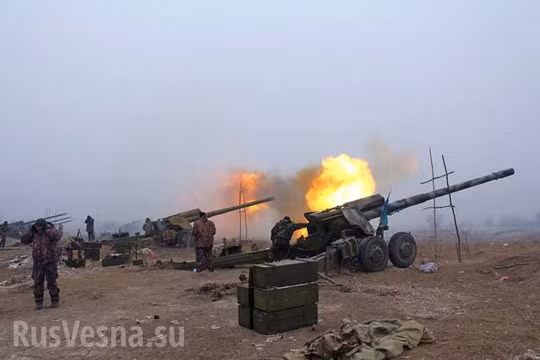 Pháo binh Ukraine tập kích chiến tuyến của lực lượng dân quân Lugansk