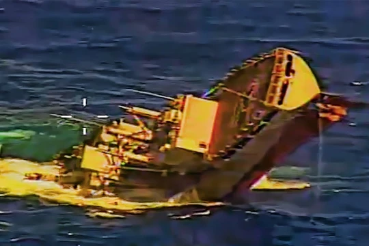  Tàu EX-USNS Concord bị đánh chìm bằng một ngư lôi Mk - 48