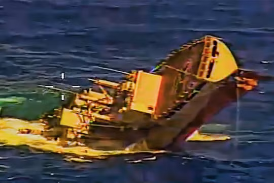  Tàu EX-USNS Concord bị đánh chìm bằng một ngư lôi Mk - 48