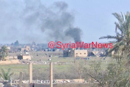 Pháo binh tên lửa, không quân Lực lượng Dân chủ Syria (SDF) và Liên quân Mỹ đánh phá chiến tuyến IS ở Baghouz, Deir Ezzor.