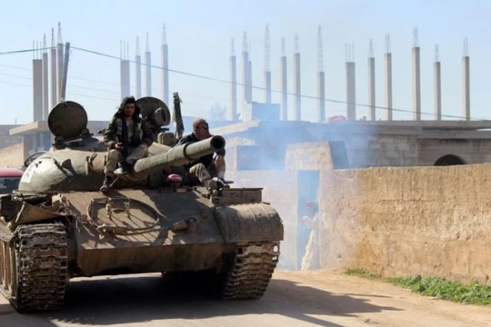 Xe tăng lực lượng Hồi giáo cực đoan tấn công ở Hama