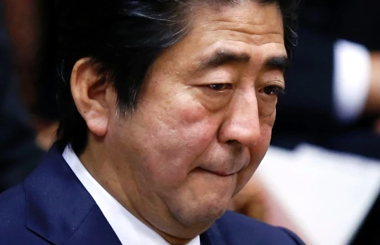 Thủ tướng Abe phát biểu tại Ủy ban Ngân sách Hạ viện ngày 2/2. Ảnh: Reuters