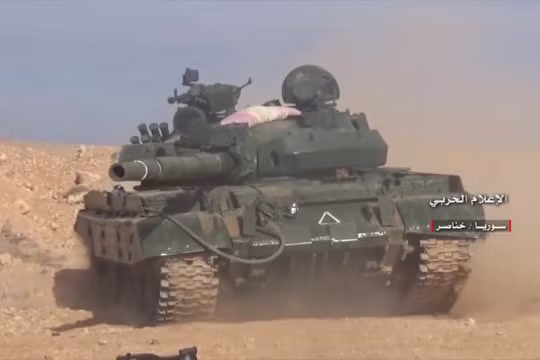 Xe tăng quân đội Syria trên chiến trường Deir Ezzor - ảnh minh họa Muraselon