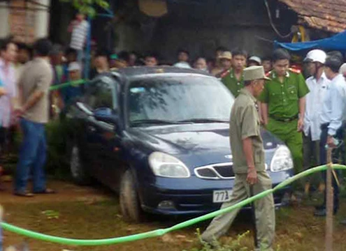 Hiện trường Bí thư Huyện ủy Hoài Nhơn chết trong ôtô cùng cô gái trẻ. Ảnh: CTV