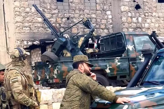 Thiếu tướng tư lệnh sư đoàn Tiger Suhail Al- Hassan chỉ huy trên chiến trường. Ảnh truyền thông lực lượng Tiger