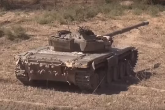 Xe tăng quân đội Syria trên chiến tuyến bảo vệ Abukamal. Ảnh minh họa video FAN