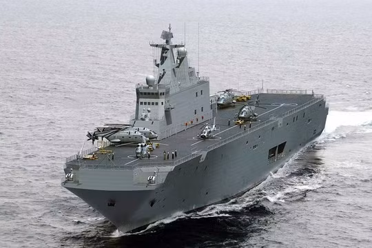 Tàu đổ bộ trực thăng Trung Quốc