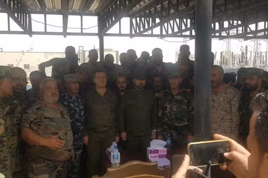 Bộ chỉ huy lực lượng Tiger do tướng Sukheil al Hasan họp bàn kế hoạch tấn công thị trấn Douma - ảnh minh họa truyền thông Tiger