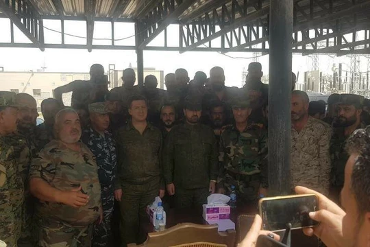 Bộ chỉ huy lực lượng Tiger do tướng Sukheil al Hasan họp bàn kế hoạch tấn công thị trấn Douma - ảnh minh họa truyền thông Tiger