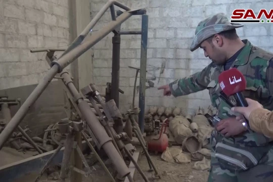 Giới thiệu với truyền thông về nhà xưởng sản xuất vũ khí của lực lượng Hồi giáo cực đoan ở Đông Ghouta. Ảnh minh họa Masdar News