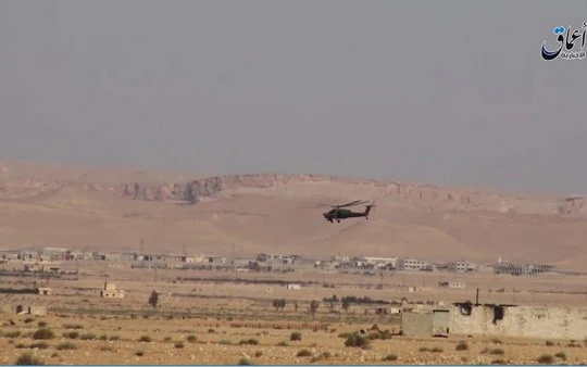 Trực thăng tấn công Mi-28N trên chiến trường Palmyra - ảnh video trang Amaq của IS