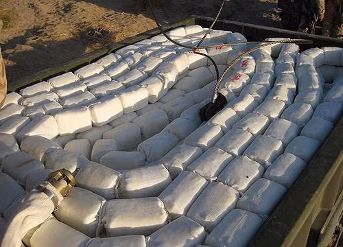 Các dây chuyền thuốc nổ mạnh C4, được sử dụng để quét mìn của Mỹ ở Syria.