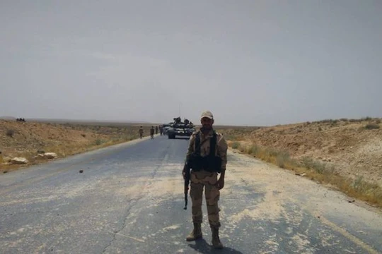 Video: Quân đội Syria tấn công theo đường cao tốc Aleppo-Raqqa