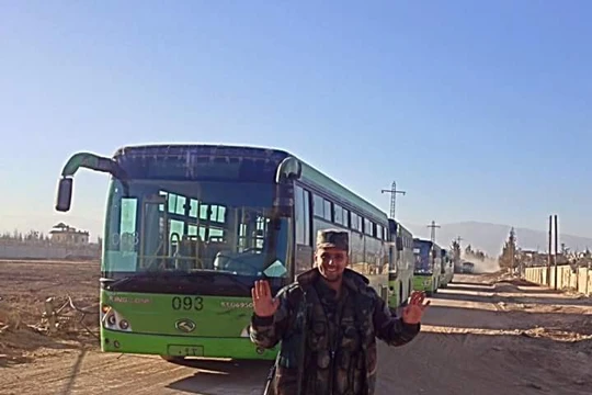 Những xe buýt xanh hòa giải dân tộc Syria đã sẵn sàng chở các chiến binh cực đoan về Idlib