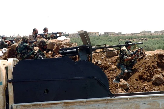 Binh sĩ quân đội Syria chiến đấu ác liệt với al-Nusra trên vùng nông thôn tỉnh Homs