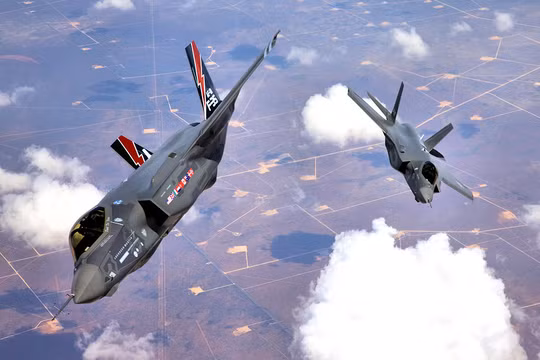 Máy bay tàng hình thế hệ thứ 5 F-35 Lighting II