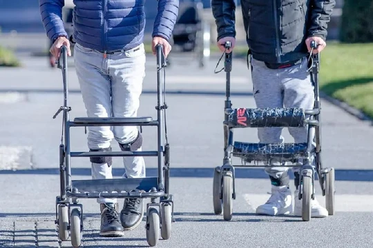 Phục hồi chức năng đi lại sau chấn thương cột sống. Ảnh Technology Netwwork