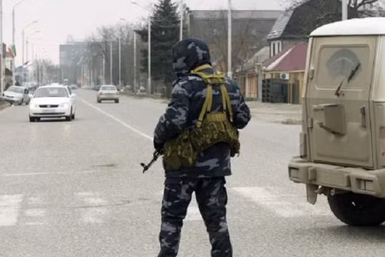 Video: Kinh hoàng đánh bom tự sát ở Grozny, một cảnh sát thiệt mạng