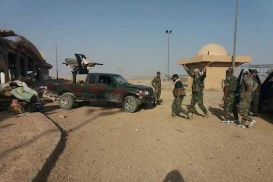 Binh sĩ quân đội Syria trên chiến trường Sukhnah, tỉnh Homs - ảnh Masdar News