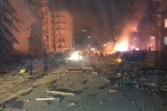 Một góc hiện trường vụ đánh bom xe kinh hoàng ở thành phố Idlib - ảnh minh họa video Masdar News