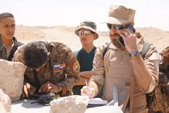 Lực lượng quân tình nguyện Syria, cố vấn quân sự Nga đang xây dựng phương án tác chiến trên chiến trường thị trấn al-Sukhnah