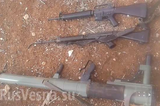 Vũ khí Mỹ bị thu giữ ở Al-Safa, tỉnh Sweida. Ảnh Rusvesna