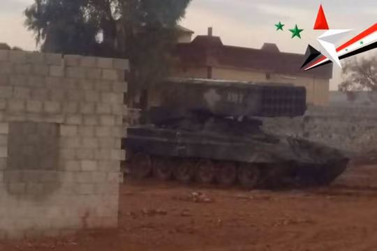 Pháo phản lực nhiệt áp TOS - 1A quân đội Syria ở Đông Ghouta - ảnh Muraselon