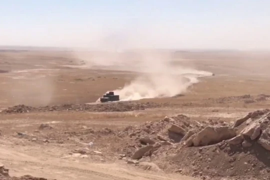 Xe cơ giới Iraq tấn công trên chiến trường thị trấn Tal - Afar - ảnh video Masdar News