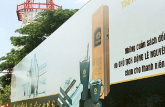 Bảng hiệu của cà phê Trung Nguyên ở Đắk Lắk - Ảnh: Trung Tân